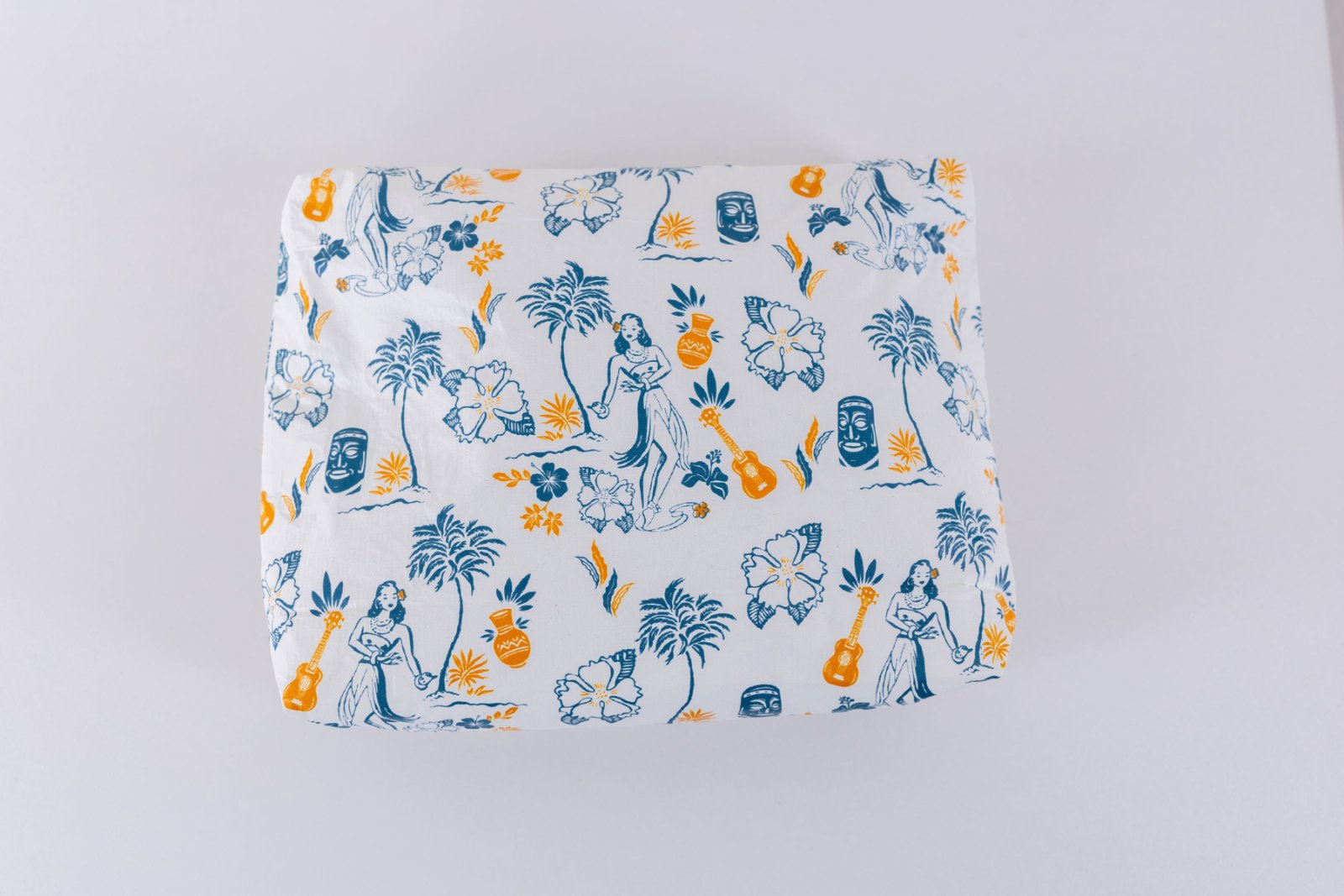 Tyvek pouch with tropical print on grey background